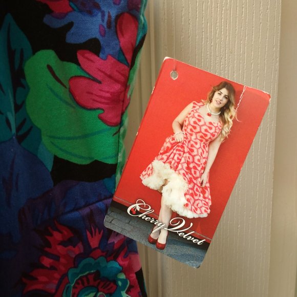 Cherry Velvet - Doris Dress - Picture 2 of 13